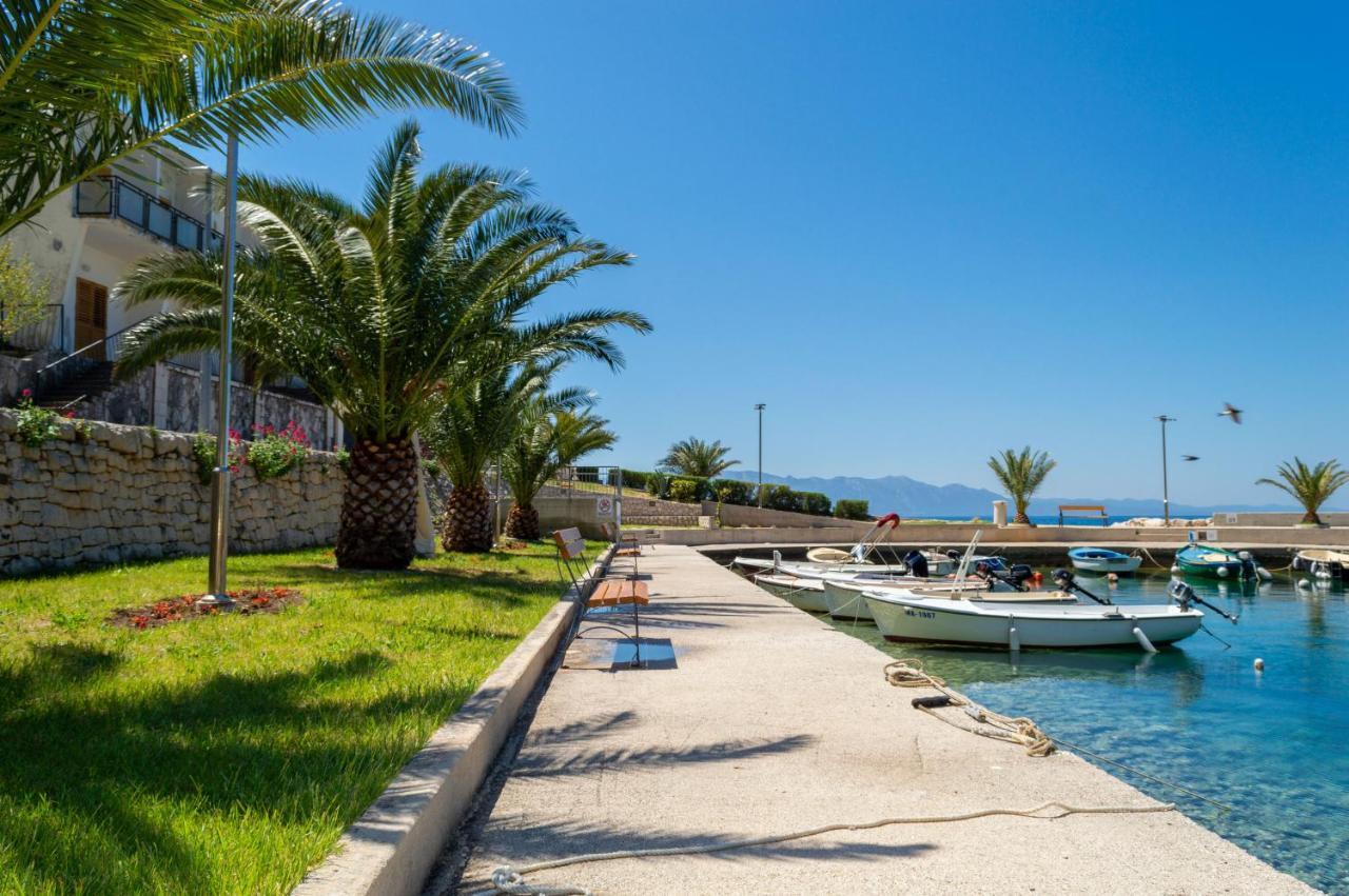 Apartments Ivica - Beachfront ドルヴェニク エクステリア 写真