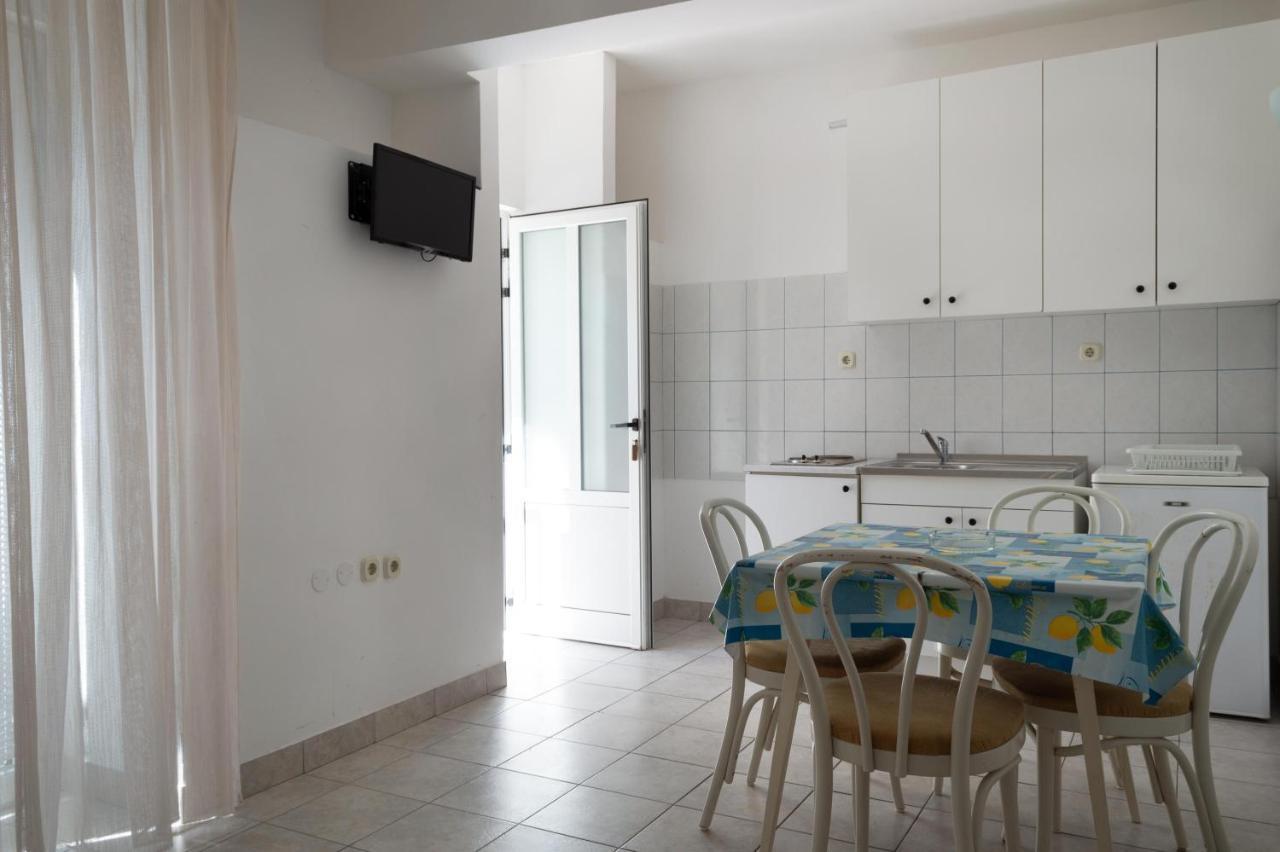 Apartments Ivica - Beachfront ドルヴェニク エクステリア 写真
