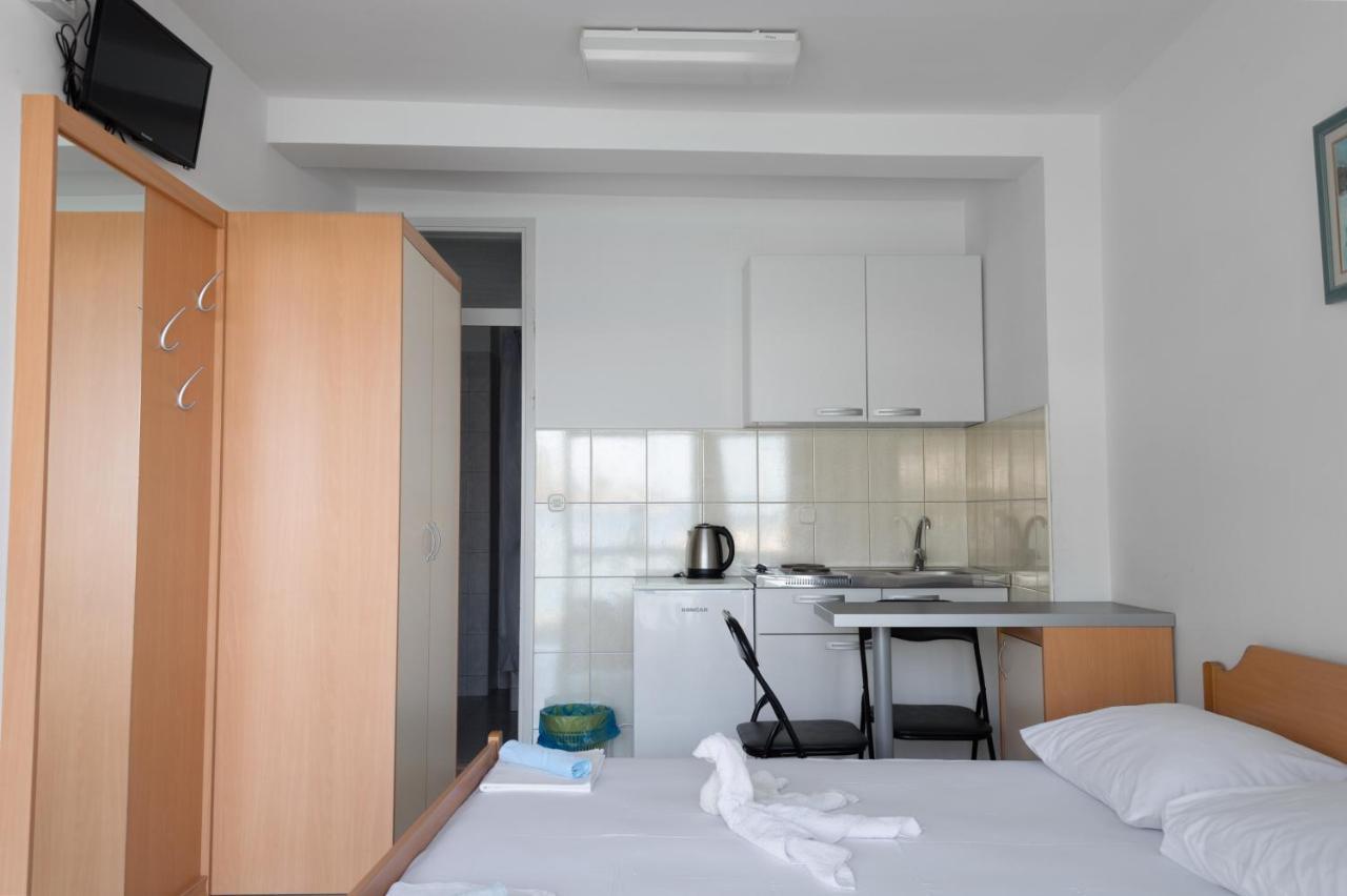 Apartments Ivica - Beachfront ドルヴェニク エクステリア 写真